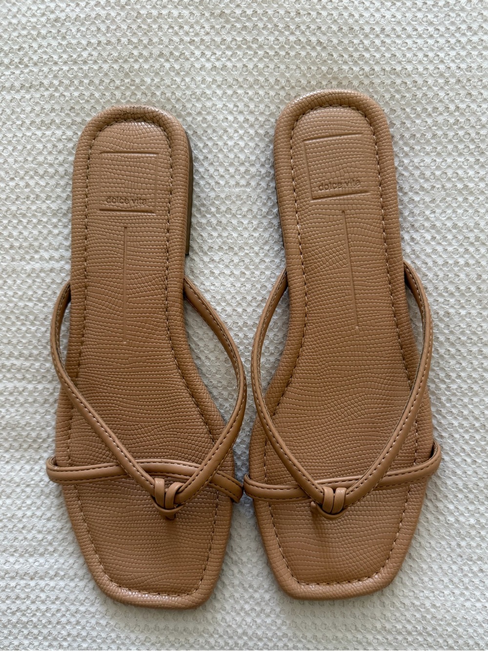Dolce Vita Lucca Flip Flop - Light Tan